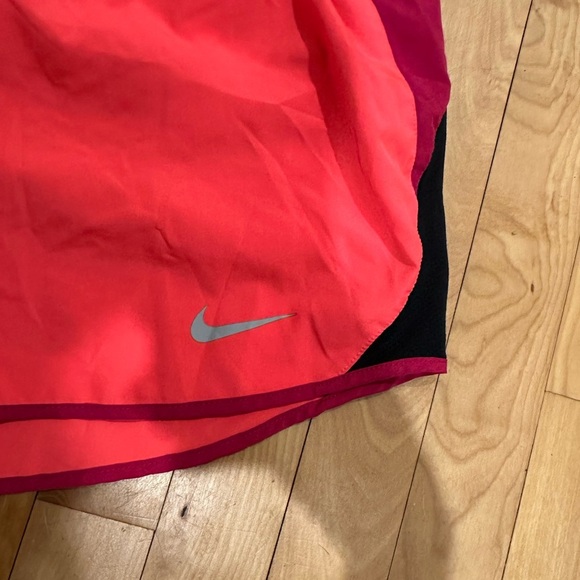 Nike Running Shorts - Picture 3 of 4